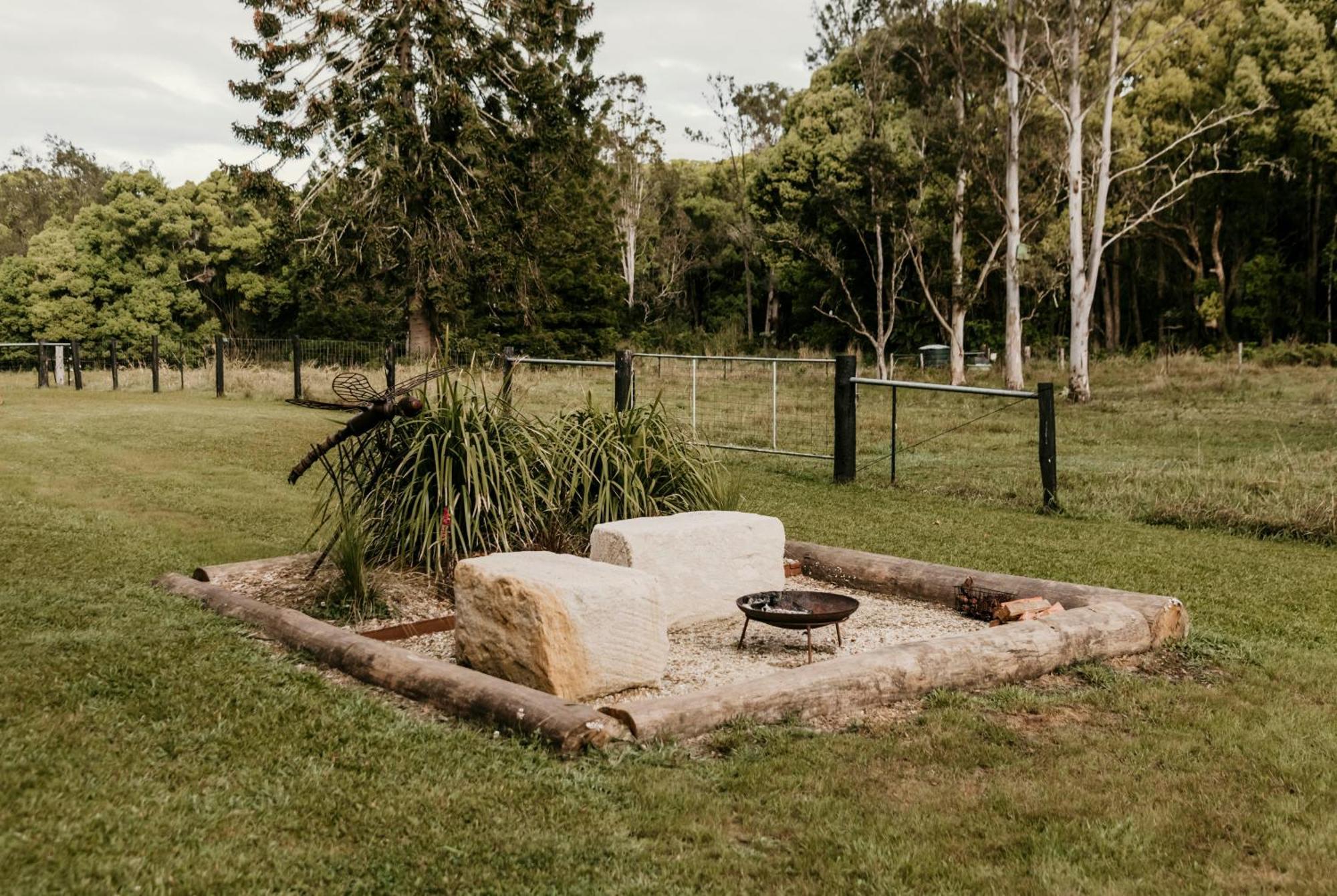 Contained In Nimbin Accommodation 외부 사진